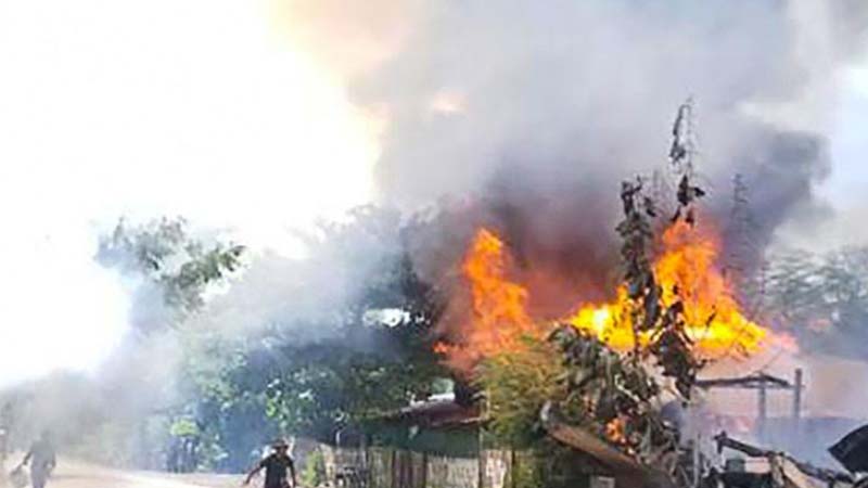 রাখাইনে আরকান আর্মির ওপর হেলিকপ্টার হামলা 