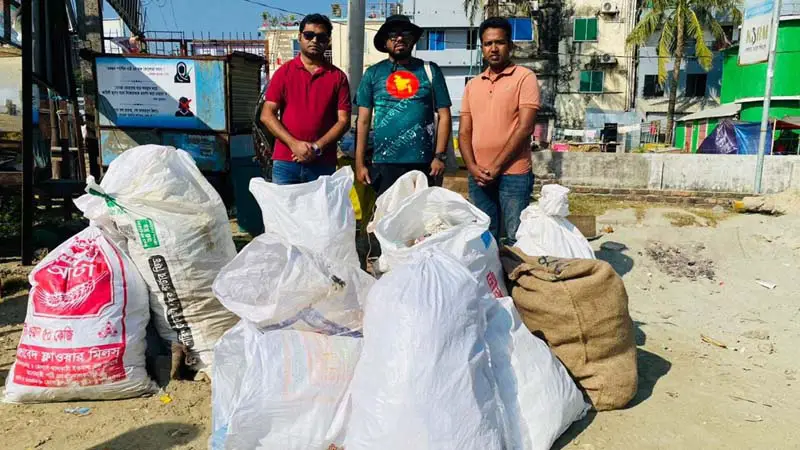 কুয়াকাটা সৈকত থেকে ৩২৩ কেজি প্লাস্টিক বর্জ্য অপসারণ কুয়াকাটা সৈকত থেকে ৩২৩ কেজি প্লাস্টিক বর্জ্য অপসারণ