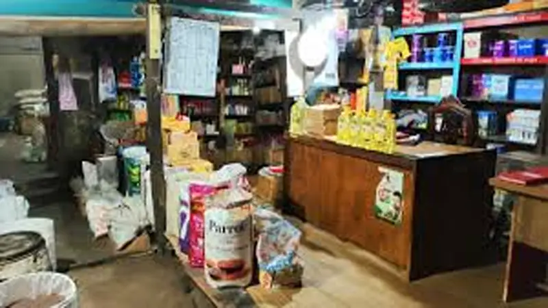 বাউফলে অস্ত্র প্রদর্শন করে ব্যবসা প্রতিষ্ঠান দখল ভিডিও ভাইরাল বাউফলে অস্ত্র প্রদর্শন করে ব্যবসা প্রতিষ্ঠান দখল ভিডিও ভাইরাল