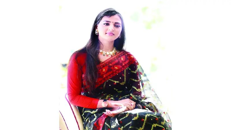 কান উৎসবে বাঙালি সাজে বর্ষা কান উৎসবে বাঙালি সাজে বর্ষা