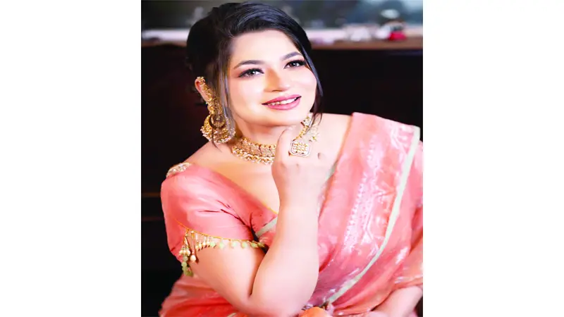 মুগ্ধতা ছড়ালেন আজমেরী হক বাঁধন মুগ্ধতা ছড়ালেন আজমেরী হক বাঁধন