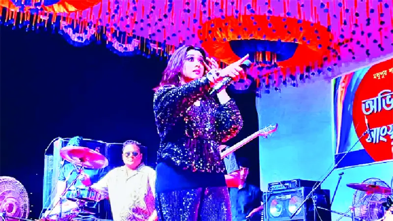 ঈদের পরেই দর্শক মাতালেন ঐশী ঈদের পরেই দর্শক মাতালেন ঐশী