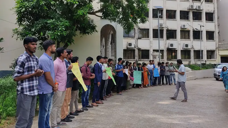মুরাদনগরে ধর্ষণের ঘটনায় কুবিতে শিক্ষার্থীদের প্রতিবাদ মুরাদনগরে ধর্ষণের ঘটনায় কুবিতে শিক্ষার্থীদের প্রতিবাদ