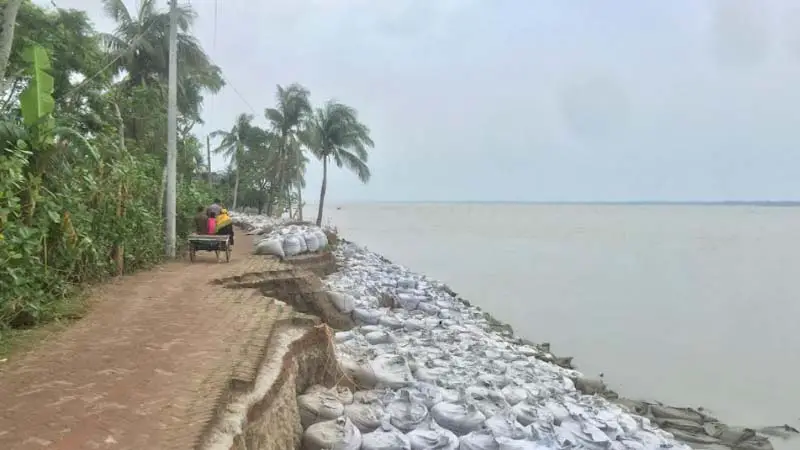 জিও ব্যাগ ফেলেও থামানো যাচ্ছে না ভাঙন