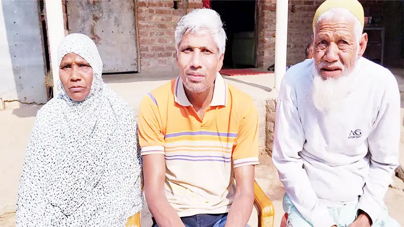 ১৭ বছর পর বাড়ি ফিরে খুঁজে ফিরছেন  হারানো স্মৃতি