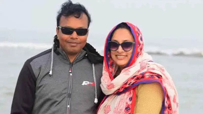 টাকা আত্মসাৎ, পুলিশ দেখে স্ত্রীকে রেখে পালালেন স্বামী টাকা আত্মসাৎ, পুলিশ দেখে স্ত্রীকে রেখে পালালেন স্বামী