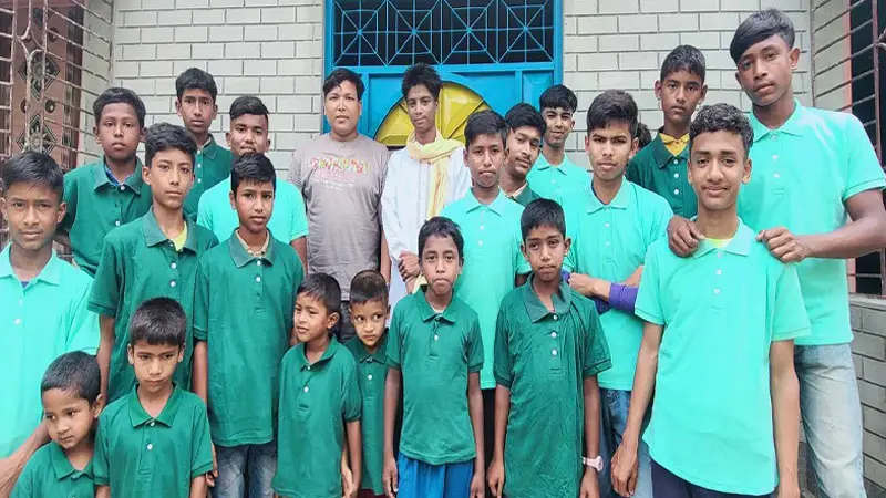 সামাজিক দায়িত্ব পালনে এগিয়ে ’তারুণ্যের আলো সেবা সংঘ’ সামাজিক দায়িত্ব পালনে এগিয়ে ’তারুণ্যের আলো সেবা সংঘ’