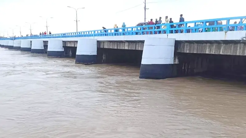 তিস্তায় পানি বাড়ছে, ভাঙন রোধের কাজ বন্ধ তিস্তায় পানি বাড়ছে, ভাঙন রোধের কাজ বন্ধ