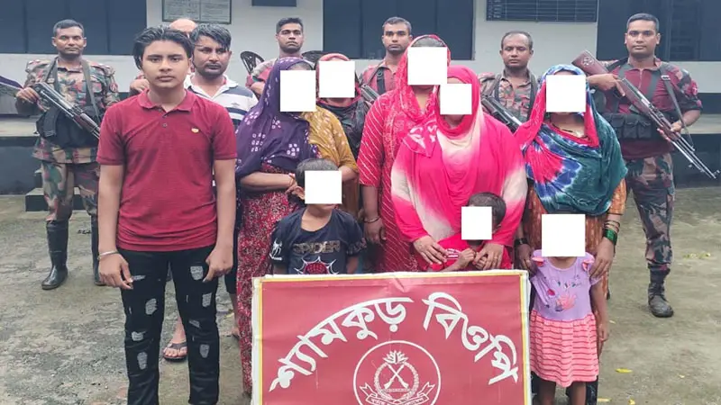 সীমান্তে পতাকা বৈঠকে ১০ বাংলাদেশিকে ফেরত দিল বিএসএফ সীমান্তে পতাকা বৈঠকে ১০ বাংলাদেশিকে ফেরত দিল বিএসএফ