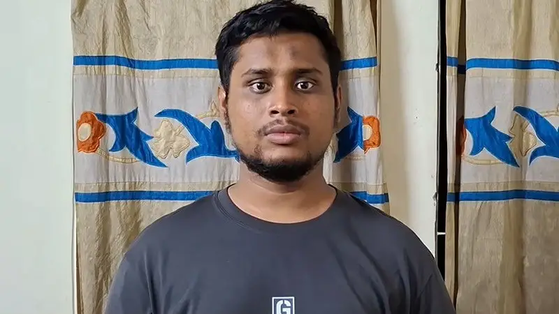 খালি পেটে রাষ্ট্র সংস্কারের আলাপ মাথায় ঢুকবে না: হাসনাত খালি পেটে রাষ্ট্র সংস্কারের আলাপ মাথায় ঢুকবে না: হাসনাত