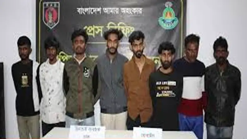 রাজশাহীতে ডাকাত সর্দারসহ চক্রের ১১ জন গ্রেপ্তার রাজশাহীতে ডাকাত সর্দারসহ চক্রের ১১ জন গ্রেপ্তার