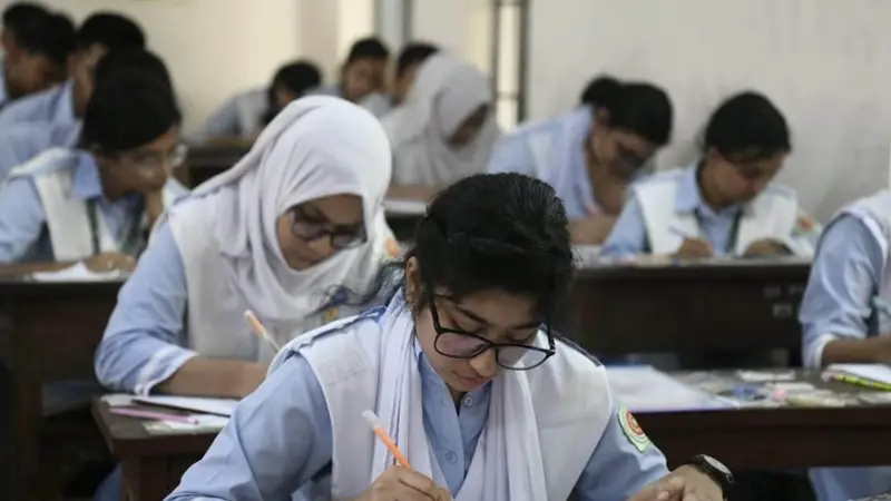 জরুরী নির্দেশনায় কী থাকছে এইচএসসি পরীক্ষার্থীদের? জরুরী নির্দেশনায় কী থাকছে এইচএসসি পরীক্ষার্থীদের?