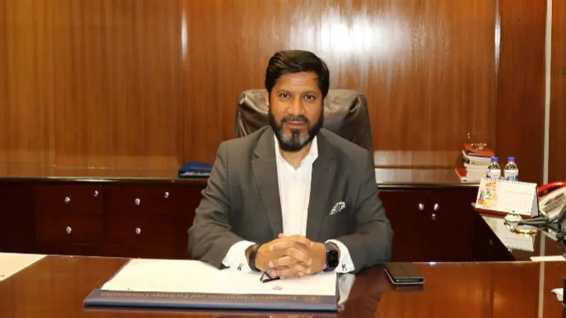 সিনিয়র সচিব’ পদমর্যাদা পেলেন বিএসইসির চেয়ারম্যান রাশেদ মাকসুদ সিনিয়র সচিব’ পদমর্যাদা পেলেন বিএসইসির চেয়ারম্যান রাশেদ মাকসুদ