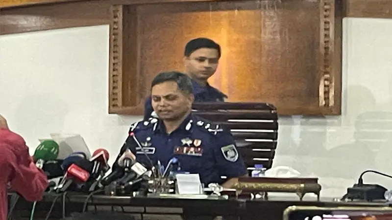 সব পুলিশকে আগামীকাল সন্ধ্যার মধ্যে থানায় যোগদানের নির্দেশ সব পুলিশকে আগামীকাল সন্ধ্যার মধ্যে থানায় যোগদানের নির্দেশ