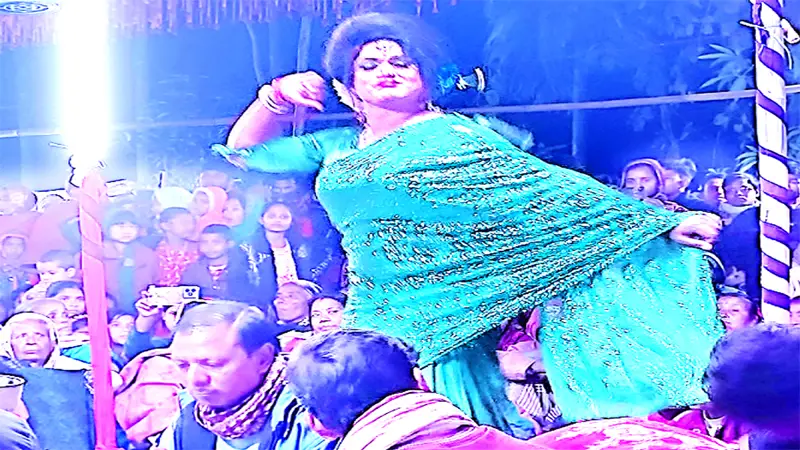 প্রসেনজিতে মুগ্ধ সবাই প্রসেনজিতে মুগ্ধ সবাই