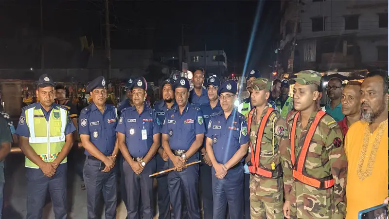 হাইওয়ে পুলিশের নজরদারিতে শান্তিপূর্ণ ঈদ যাত্রা হাইওয়ে পুলিশের নজরদারিতে শান্তিপূর্ণ ঈদ যাত্রা