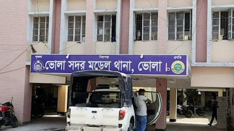 ভোলায় কনের জন্য আনা কাপড় পছন্দ না হওয়ায় হামলা: বরসহ আহত ১৫ ভোলায় কনের জন্য আনা কাপড় পছন্দ না হওয়ায় হামলা: বরসহ আহত ১৫