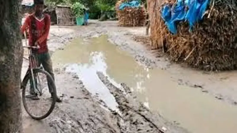 রাণীশংকৈলে রাস্তার বেহাল দশা, দুর্ভোগে স্থানীয়রা রাণীশংকৈলে রাস্তার বেহাল দশা, দুর্ভোগে স্থানীয়রা