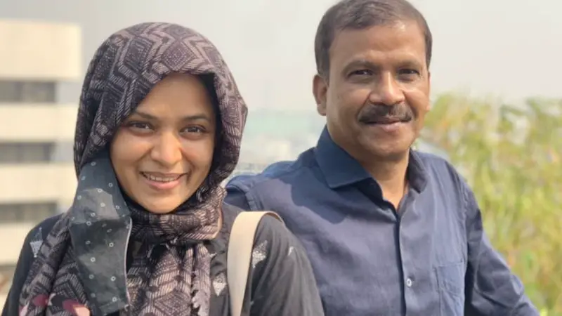 স্ত্রীর কথা বলতে গিয়ে কাঁদলেন আসিফ নজরুল স্ত্রীর কথা বলতে গিয়ে কাঁদলেন আসিফ নজরুল