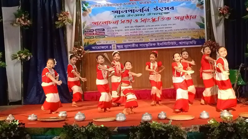 খাগড়াছড়িতে ঐতিহ্যবাহী আলপালনী উৎসব ও বর্ষা উৎসব উদযাপন খাগড়াছড়িতে ঐতিহ্যবাহী আলপালনী উৎসব ও বর্ষা উৎসব উদযাপন