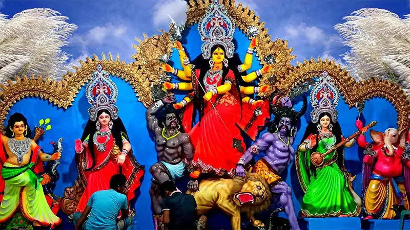 বোধনের মধ্য দিয়ে আজ জাগ্রত হবেন দেবী দুর্গা বোধনের মধ্য দিয়ে আজ জাগ্রত হবেন দেবী দুর্গা