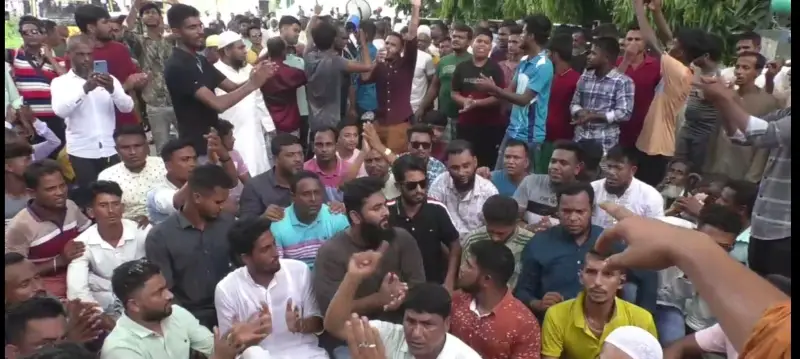 মুন্সীগঞ্জে আ.লীগের পূর্ণাঙ্গ কমিটি নিয়ে বিতর্ক, সড়ক অবরোধ ও বিক্ষোভ মুন্সীগঞ্জে আ.লীগের পূর্ণাঙ্গ কমিটি নিয়ে বিতর্ক, সড়ক অবরোধ ও বিক্ষোভ