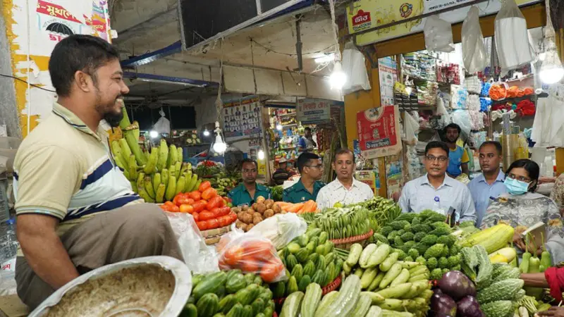 হঠ্যাৎ বাণিজ্য মন্ত্রণালয়ের অভিযান :বেরিয়ে এল থলের বিড়াল হঠ্যাৎ বাণিজ্য মন্ত্রণালয়ের অভিযান :বেরিয়ে এল থলের বিড়াল