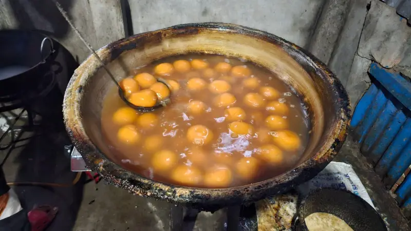 ৩ যুগ ধরে জনপ্রিয় ব্রাহ্মণবাড়িয়ার সরাইলের বিখ্যাত ‘চুনিলালের রাজভোগ’ ৩ যুগ ধরে জনপ্রিয় ব্রাহ্মণবাড়িয়ার সরাইলের বিখ্যাত ‘চুনিলালের রাজভোগ’