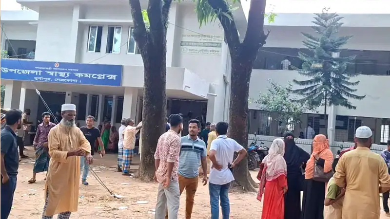 মায়ের সামনে ডুবে গেল মেয়ে, সবাই দেখলো কিন্তু... মায়ের সামনে ডুবে গেল মেয়ে, সবাই দেখলো কিন্তু...