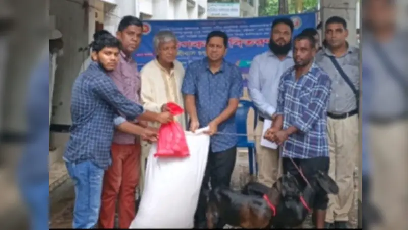 হাটহাজারীতে ৭১ দরিদ্র জেলে পরিবারকে উপকরণসহ ছাগল বিতরণ হাটহাজারীতে ৭১ দরিদ্র জেলে পরিবারকে উপকরণসহ ছাগল বিতরণ