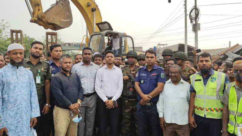 কুমিল্লায় ঢাকা-চট্টগ্রাম মহাসড়কের পাশের অবৈধ স্থাপনা উচ্ছেদ কুমিল্লায় ঢাকা-চট্টগ্রাম মহাসড়কের পাশের অবৈধ স্থাপনা উচ্ছেদ
