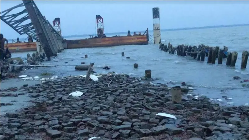 বাগেরহাটে ঘূর্নিঝড় রিমালে ক্ষতিগ্রস্থ ফেরিঘাট আজও বন্ধ বাগেরহাটে ঘূর্নিঝড় রিমালে ক্ষতিগ্রস্থ ফেরিঘাট আজও বন্ধ
