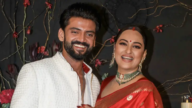 সালমানের জন্যই বয়সে ছোট ছেলেকেই বিয়ে করেছেন সোনাক্ষী সালমানের জন্যই বয়সে ছোট ছেলেকেই বিয়ে করেছেন সোনাক্ষী