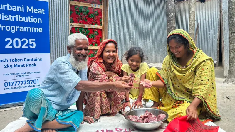 কাউনিয়ায় দরিদ্রদের মাঝে কোরবানীর গোশত পৌঁছে দিল আই আর বি কাউনিয়ায় দরিদ্রদের মাঝে কোরবানীর গোশত পৌঁছে দিল আই আর বি