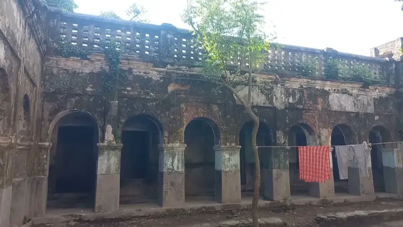 হরিপুর জমিদার বাড়ি: ইতিহাসের ছায়ায় নতুন প্রাণের স্পর্শ হরিপুর জমিদার বাড়ি: ইতিহাসের ছায়ায় নতুন প্রাণের স্পর্শ