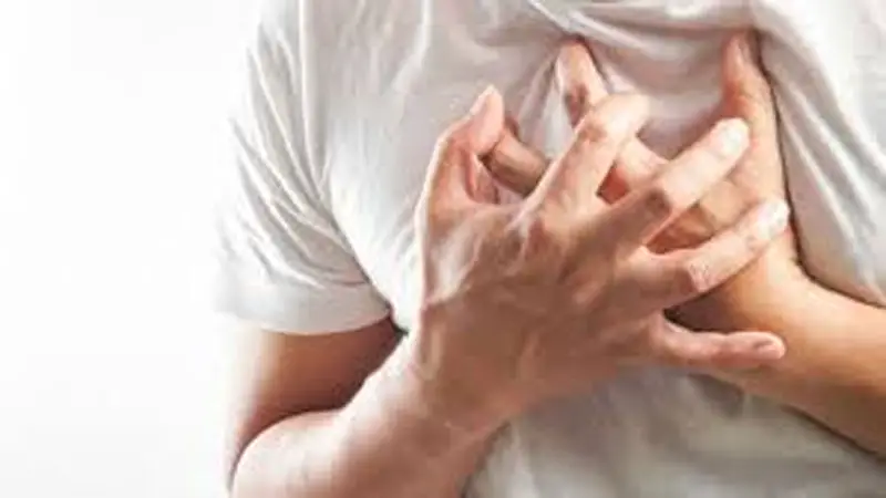 বুকে ব্যথা হলেই কি হার্ট অ্যাটাকের ইঙ্গিত?