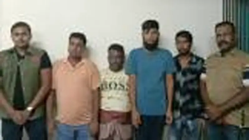 মাদক আনতে গিয়ে চার রোহিঙ্গা আটক মাদক আনতে গিয়ে চার রোহিঙ্গা আটক