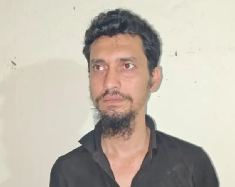 রাতের আঁধারে ট্রলারঘাটে অস্ত্রসহ যুবক গ্রেপ্তার, পেছনে রাজনৈতিক সম্পর্ক? রাতের আঁধারে ট্রলারঘাটে অস্ত্রসহ যুবক গ্রেপ্তার, পেছনে রাজনৈতিক সম্পর্ক?