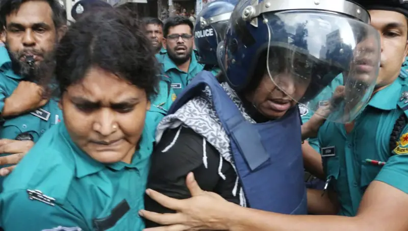 রিমান্ডে দেয় দিক, কিছু বলবি না: আইনজীবীকে দীপু মনি রিমান্ডে দেয় দিক, কিছু বলবি না: আইনজীবীকে দীপু মনি