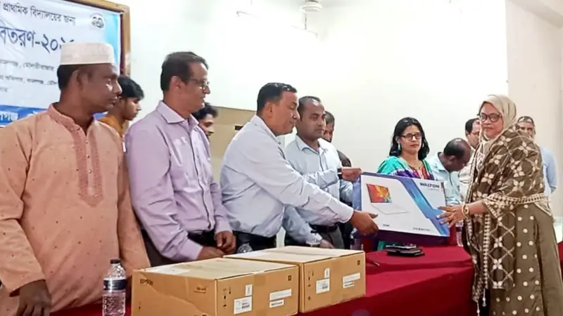 কমলগঞ্জে ১৪৯ প্রাথমিক বিদ্যালয়ে মাল্টিমিডিয়া প্রজেক্টর ও ল্যাপটপ বিতরণ কমলগঞ্জে ১৪৯ প্রাথমিক বিদ্যালয়ে মাল্টিমিডিয়া প্রজেক্টর ও ল্যাপটপ বিতরণ