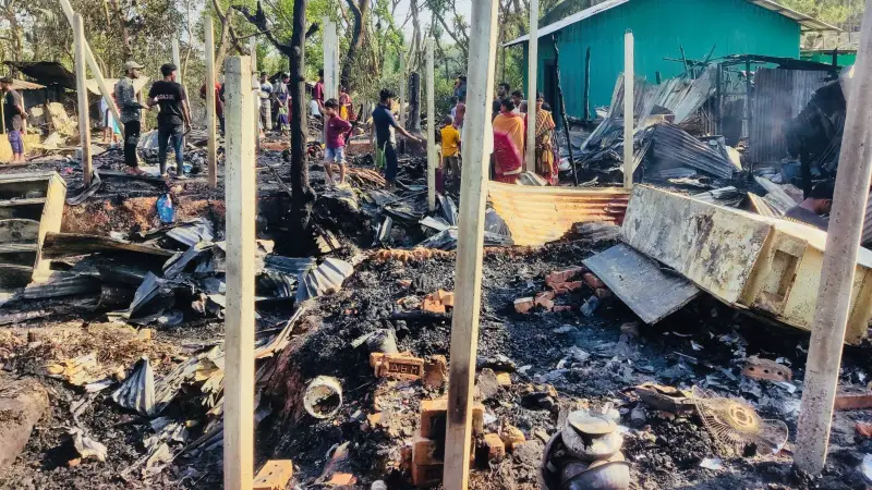 পটিয়ায় আগুনে ২২ জেলে পরিবার নিঃস্ব পটিয়ায় আগুনে ২২ জেলে পরিবার নিঃস্ব