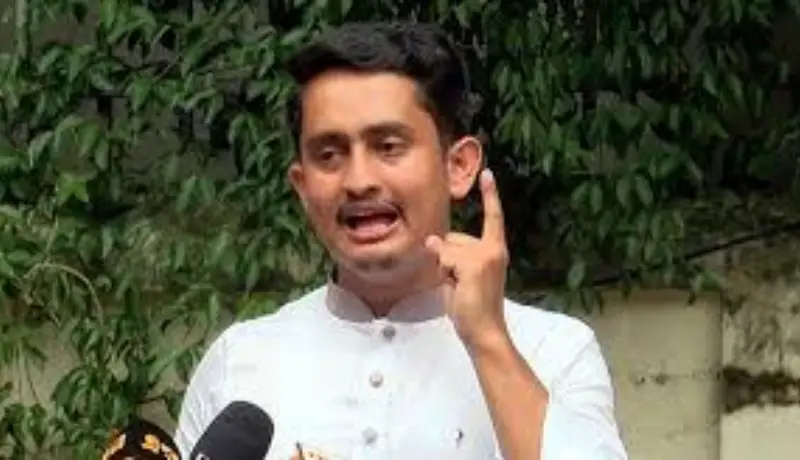 আপনাদের মতো দু’একজন পাতি মাস্তান-চাঁদাবাজকে তুড়ি মেরে উড়িয়ে দেওয়া যাবে আপনাদের মতো দু’একজন পাতি মাস্তান-চাঁদাবাজকে তুড়ি মেরে উড়িয়ে দেওয়া যাবে