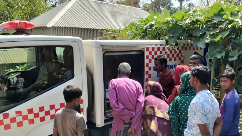 জেলে থাকা বাবার অপেক্ষায় বাড়ির উঠানে ছেলের লাশ জেলে থাকা বাবার অপেক্ষায় বাড়ির উঠানে ছেলের লাশ