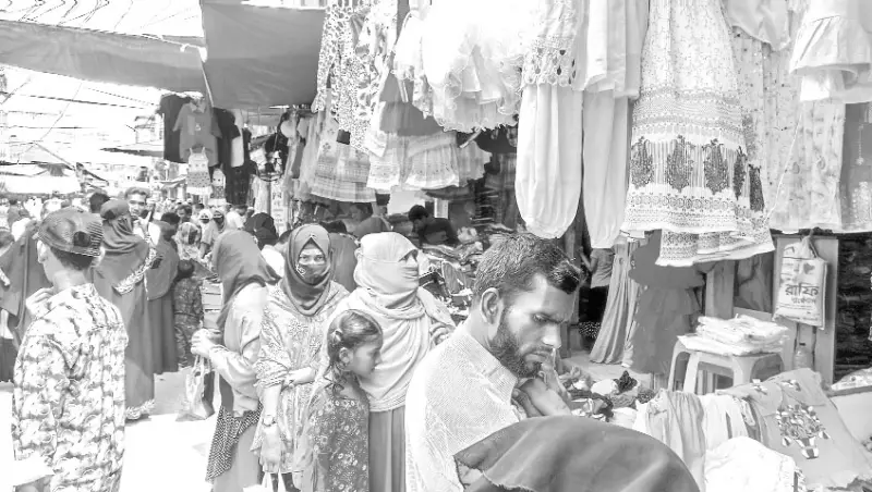 নোয়াখালীতে ঈদ বাজার জমজমাট নোয়াখালীতে ঈদ বাজার জমজমাট