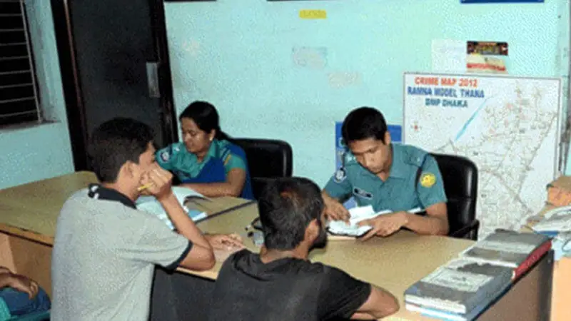 থানায় কোন তথ্য নিতে গেলে, কার কাছে যাবেন থানায় কোন তথ্য নিতে গেলে, কার কাছে যাবেন