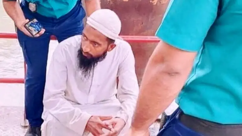 পটুয়াখালীতে মা ও দাদিকে কুপিয়ে হত্যা: ঘাতক আল-আমিন গ্রেফতার পটুয়াখালীতে মা ও দাদিকে কুপিয়ে হত্যা: ঘাতক আল-আমিন গ্রেফতার
