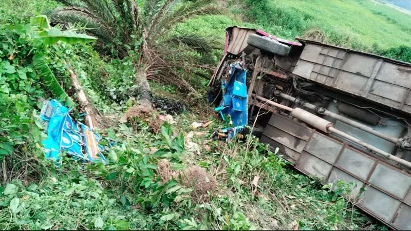 মুকসুদপুরে বাস প্রাইভেটকার ও ইজিবাইকের ত্রিমুখী সংঘর্ষ, নিহত ১ মুকসুদপুরে বাস প্রাইভেটকার ও ইজিবাইকের ত্রিমুখী সংঘর্ষ, নিহত ১