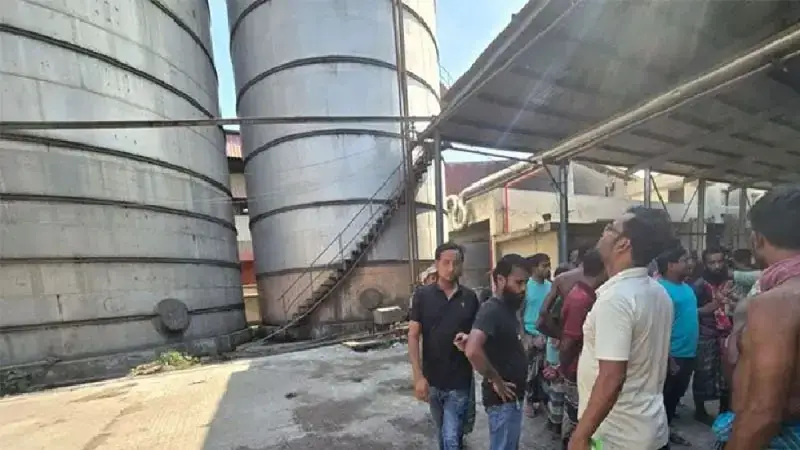 অয়েল মিলের রিজার্ভ ট্যাংক বিস্ফোরণ, নিহত ৪ অয়েল মিলের রিজার্ভ ট্যাংক বিস্ফোরণ, নিহত ৪