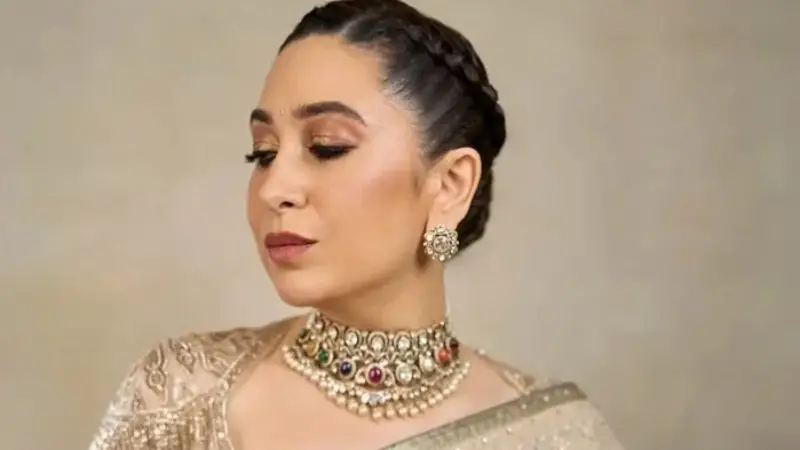 নায়িকা’কে বন্ধুদের কাছে নিলামে তুলে, তাদের সাথেই জোর করে সহবাসে পাঠাত স্বামী! নায়িকা’কে বন্ধুদের কাছে নিলামে তুলে, তাদের সাথেই জোর করে সহবাসে পাঠাত স্বামী!