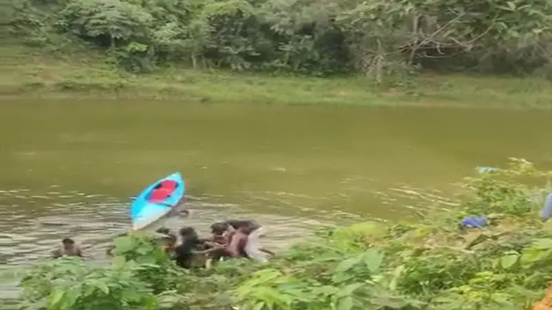 পার্কে ঘুরতে গিয়ে পানিতে ডুবে শিশুর মৃত্যু! পার্কে ঘুরতে গিয়ে পানিতে ডুবে শিশুর মৃত্যু!